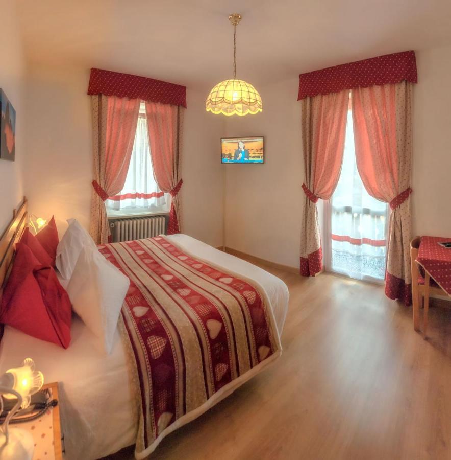 Hotel Garni Suisse Сан Мартино ди Кастроза Екстериор снимка