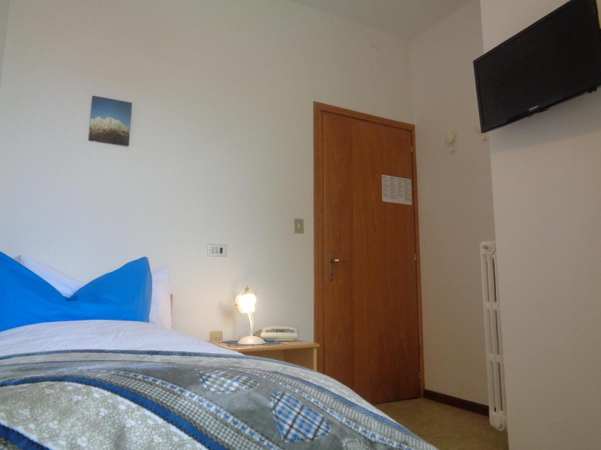 Hotel Garni Suisse Сан Мартино ди Кастроза Екстериор снимка