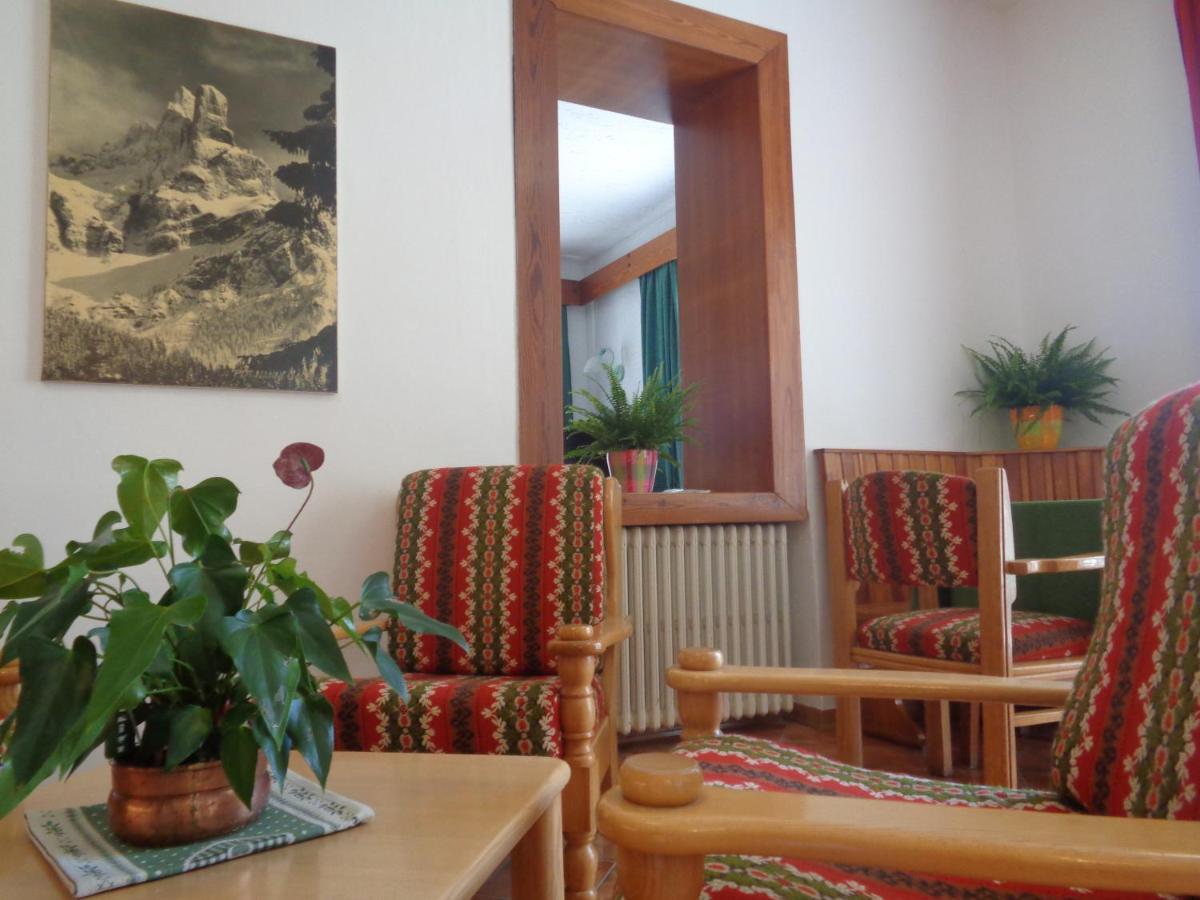 Hotel Garni Suisse Сан Мартино ди Кастроза Екстериор снимка