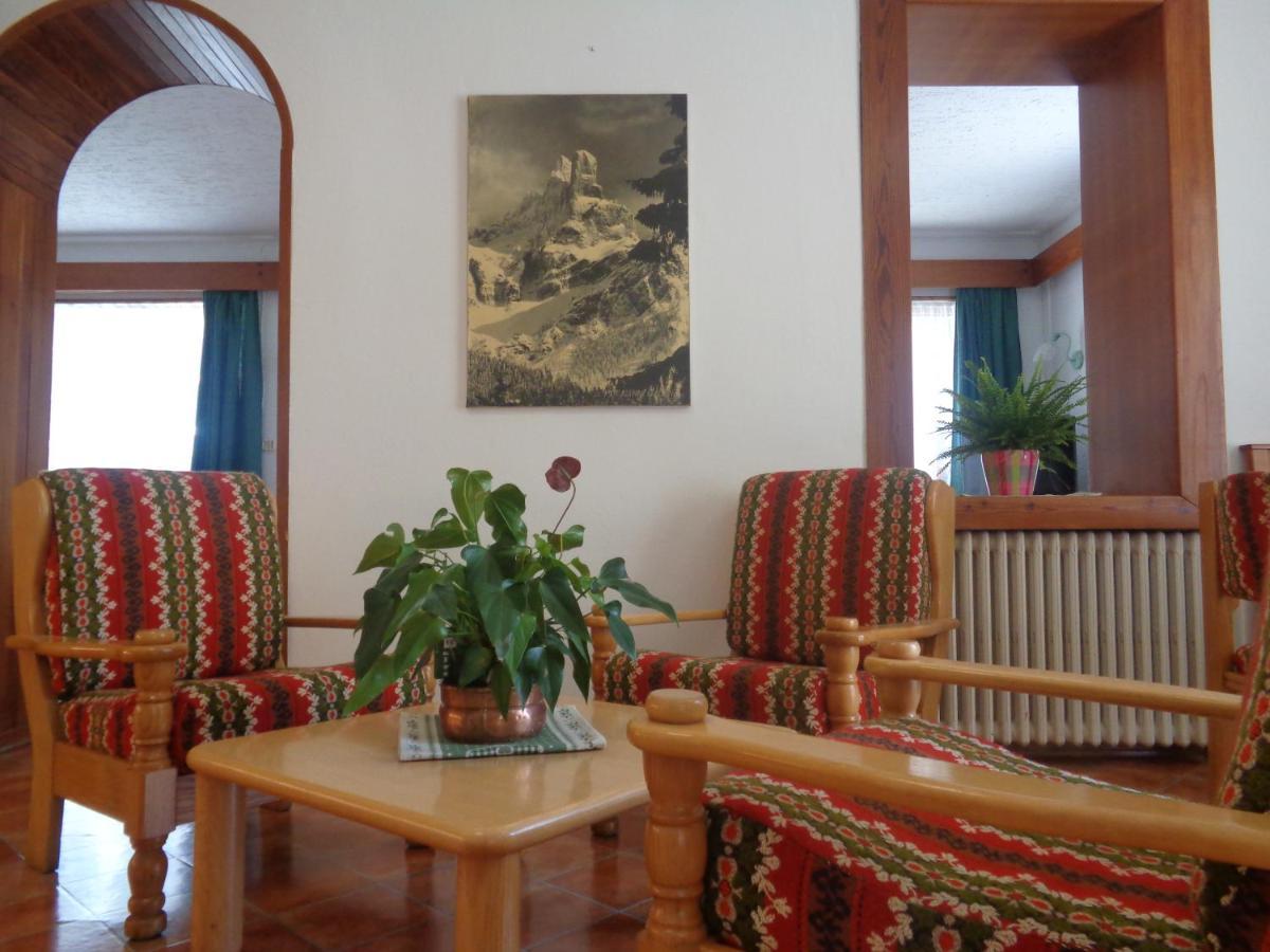 Hotel Garni Suisse Сан Мартино ди Кастроза Екстериор снимка