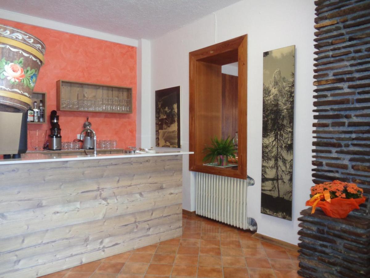 Hotel Garni Suisse Сан Мартино ди Кастроза Екстериор снимка