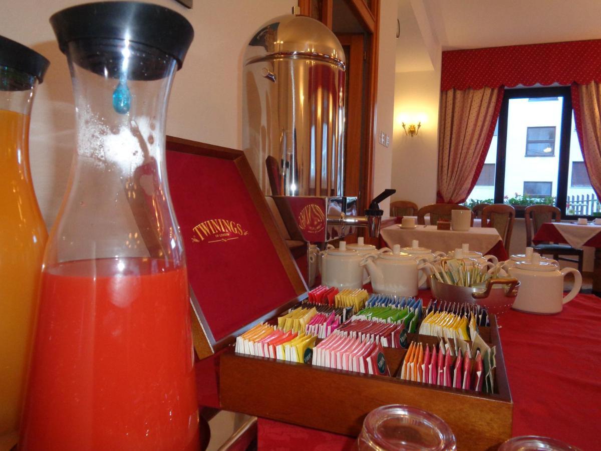 Hotel Garni Suisse Сан Мартино ди Кастроза Екстериор снимка
