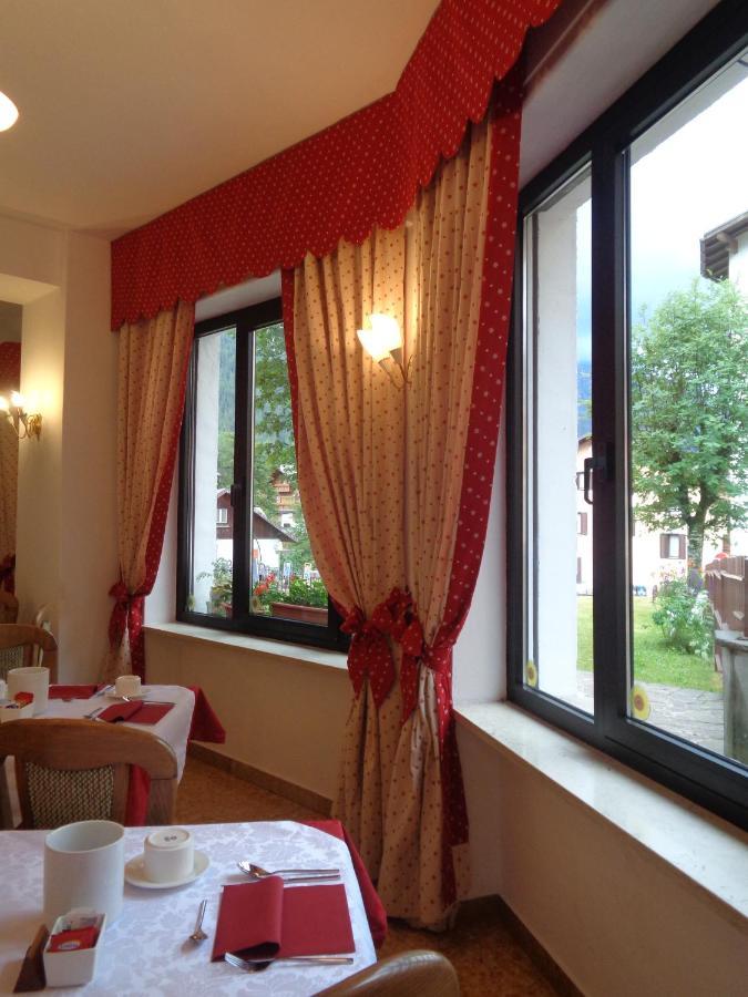 Hotel Garni Suisse Сан Мартино ди Кастроза Екстериор снимка