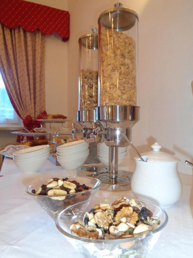 Hotel Garni Suisse Сан Мартино ди Кастроза Екстериор снимка