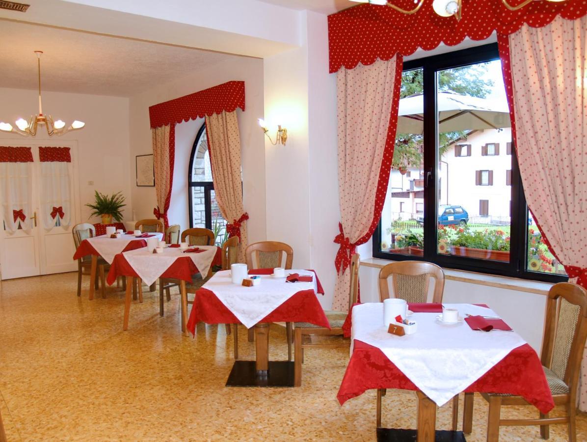 Hotel Garni Suisse Сан Мартино ди Кастроза Екстериор снимка