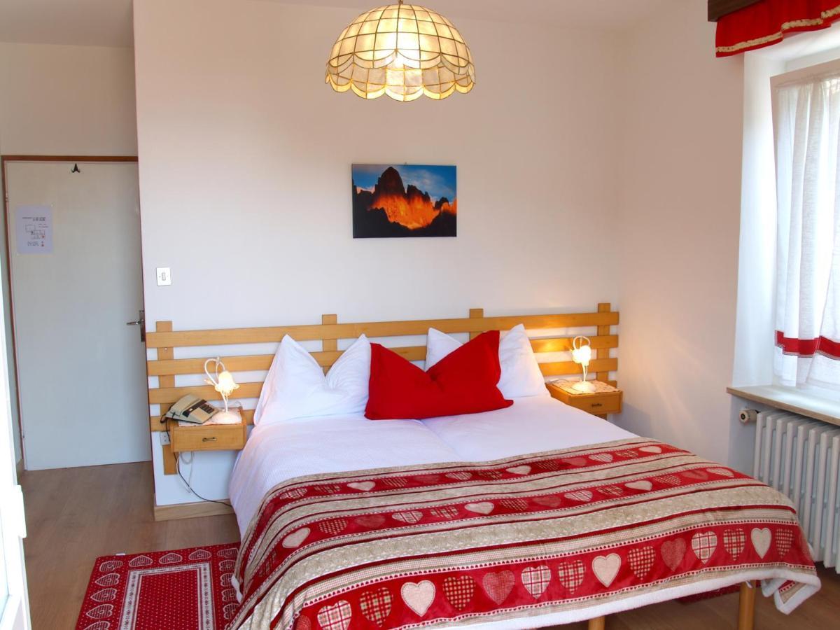 Hotel Garni Suisse Сан Мартино ди Кастроза Екстериор снимка