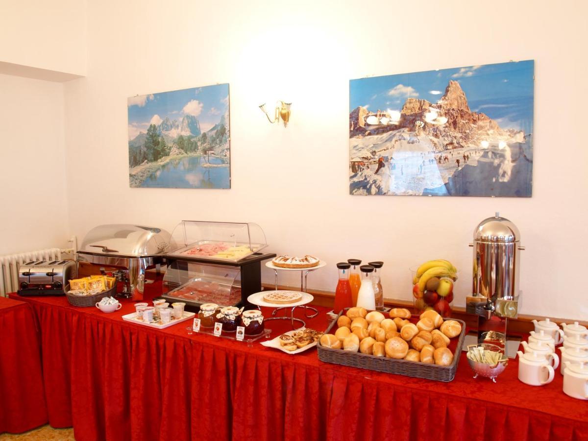 Hotel Garni Suisse Сан Мартино ди Кастроза Екстериор снимка