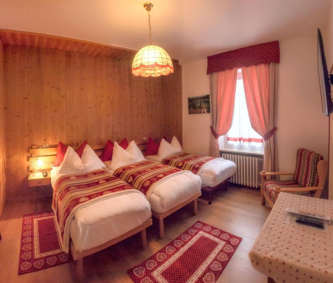 Hotel Garni Suisse Сан Мартино ди Кастроза Екстериор снимка